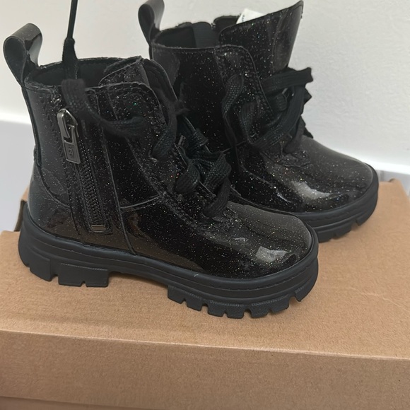 Ugg Ashton Lace Up Glitter Boots - Picture 1 of 3